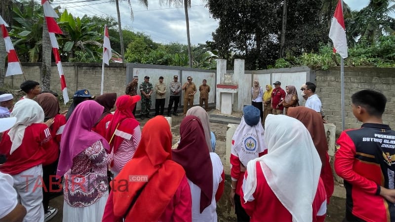 Hadiri Napak Tilas di Tugu Hambawang Pulasan, Camat Batang Alai Utara HST: Jas Merah!