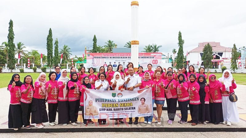 Lepas Kontingen Paduan Suara, Ketua DWP Barsel Harap Peserta Jaga Kekompakan