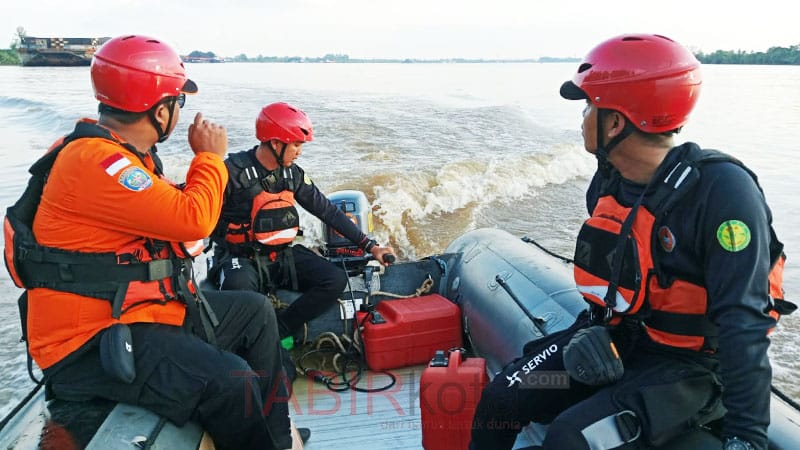 ABK Jatuh dari Kapal di Sungai Barito, Basarnas Banjarmasin Gelar Operasi SAR
