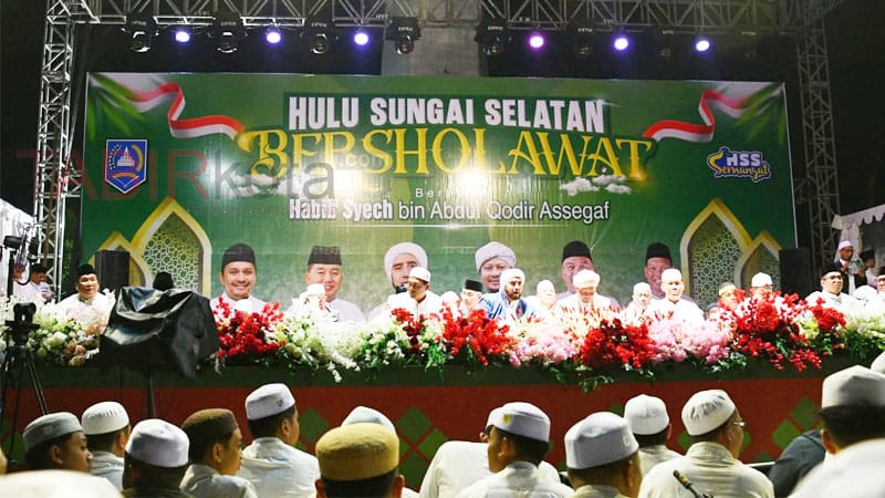 Ribuan Jamaah Hadiri HSS Bersholawat bersama Habib Syech
