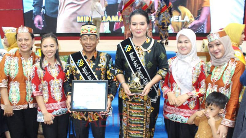 Berhasil Dorong Penguatan Peran Keluarga, Bupati Mura Peroleh Penghargaan Bangga Kencana BKKBN