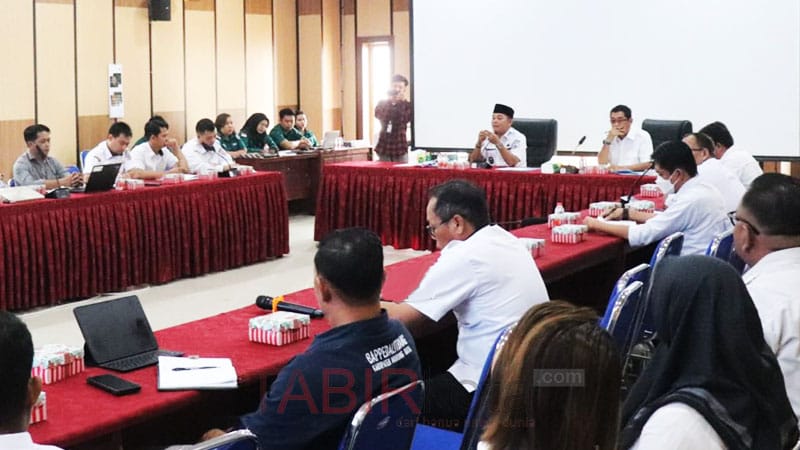 Pimpin Rapat Verifikasi Penerima Kartu Hebat, Wabup Mura Pastikan Penerima BLT Tepat Sasaran