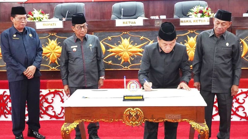 Hadiri Paripurna ke-3 Masa Sidang III, Bupati Mura Apresiasi Kerja Sama DPRD