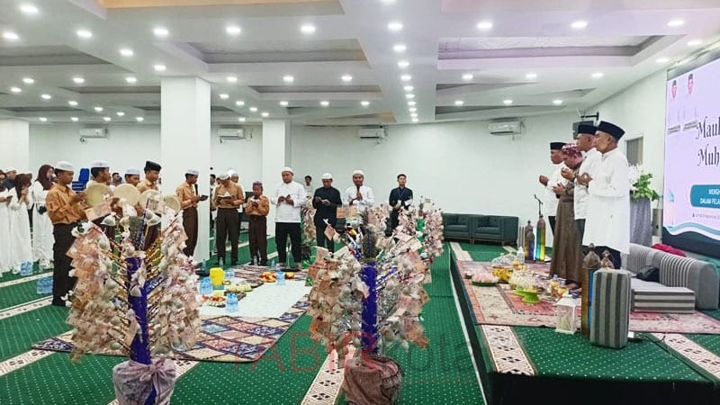 Hadiri Maulid Nabi di Masjid Apung, Kepala Inspektorat Kotabaru Sebut Momentum Teladani Akhlak Rasulullah SAW
