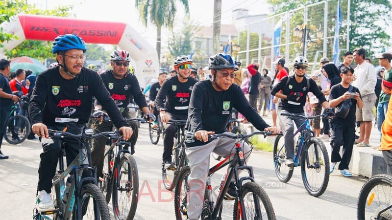Meriah, Ribuan Pesepeda Ramaikan Sanggam Funbike di Balangan