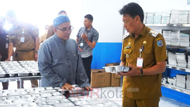 Wabup HSS Tinjau Kesiapan Dapur Umum MBG di Ponpes Al Baladul Amin