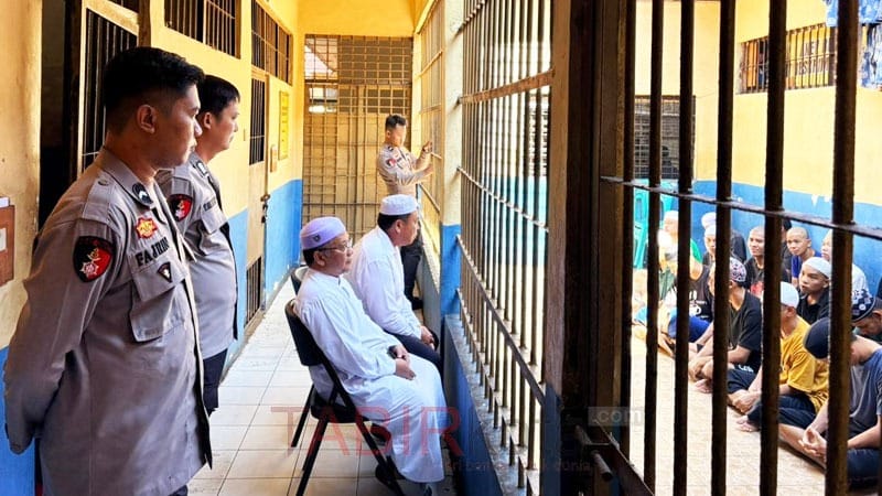 Dibimbing Guru Ufik, Tahanan Polres HSS Resmi Jadi Mualaf
