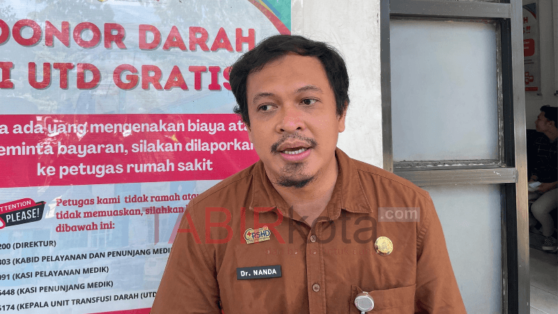 Pengunjung Keluhkan Area Depan RSHD Barabai Kumuh, Direktur Pastikan PKL Ditata Ulang