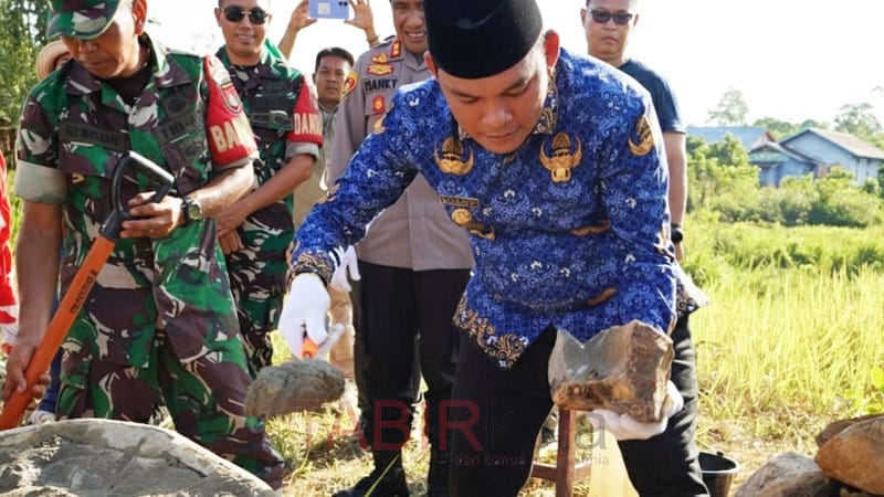 Wabup Mura Pimpin Peletakan Batu Pertama Pembangunan Koperasi Merah Putih di Bahitom