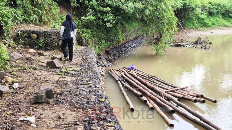 Proyek Siring Sungai Amandit di HSS Mangkrak, Warga Khawatir Rumah Ambruk