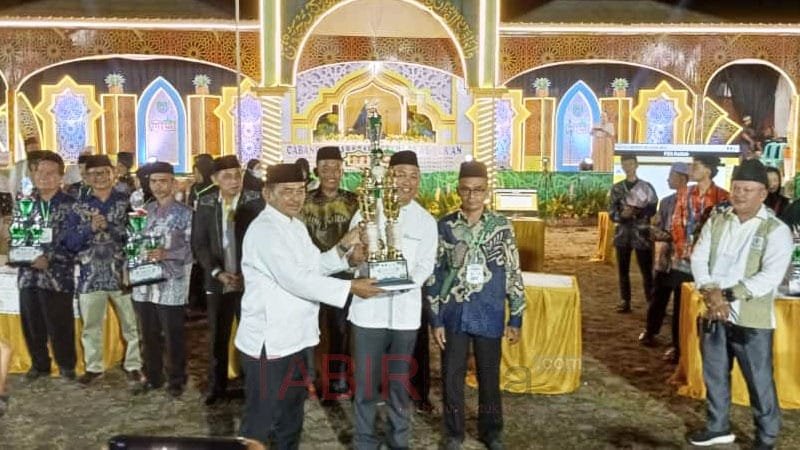 Tutup MTQH ke-45, Wabup Barsel Tekankan Pengamalan Nilai Al-Qur’an
