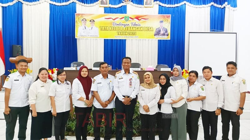 Wakili Bupati, Kadis PMD Barsel Buka Bimtek Tata Kelola Keuangan Desa 2025