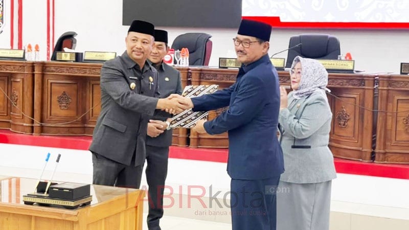 Paripurna DPRD ke-4, Bupati Barsel Sampaikan Persetujuan Dua Raperda Strategis TA 2026