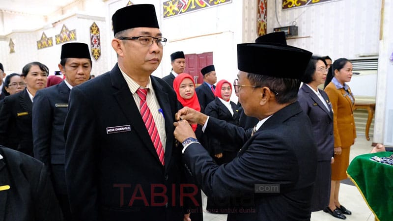 Bupati Mura Anugerahkan Tanda Kehormatan Satyalancana Karya Satya kepada 284 ASN