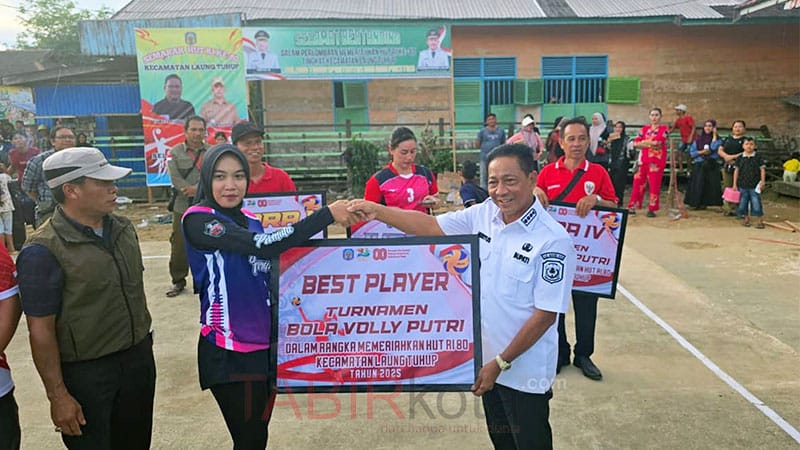 Hadiri Pertandingan Voly di Laung Tuhup, Bupati Mura Sebut Olahraga Ajang Pererat Persatuan
