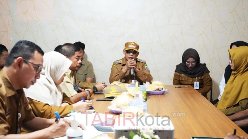 Kunjungi Teluk Masjid, Bupati Kotabaru Bahas Pembangunan Embung Air Terjun Seratak