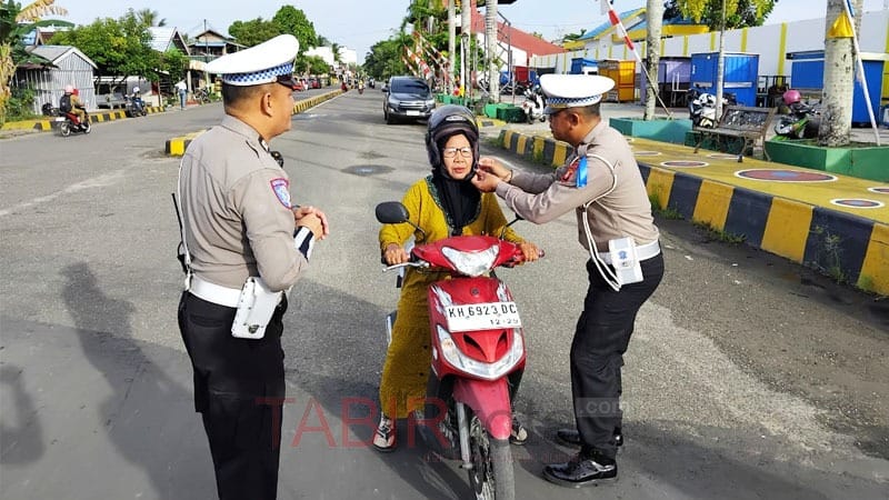 Polres Barsel Gelar Pengaturan Lalu Lintas Sejumlah Titik Rawan Macet di Buntok