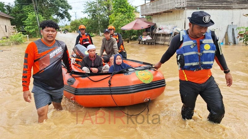 Operasi SAR Banjir di Pariangan HSS, Tim SAR Gabungan Berhasil Evakuasi 2.895 Warga Terdampak