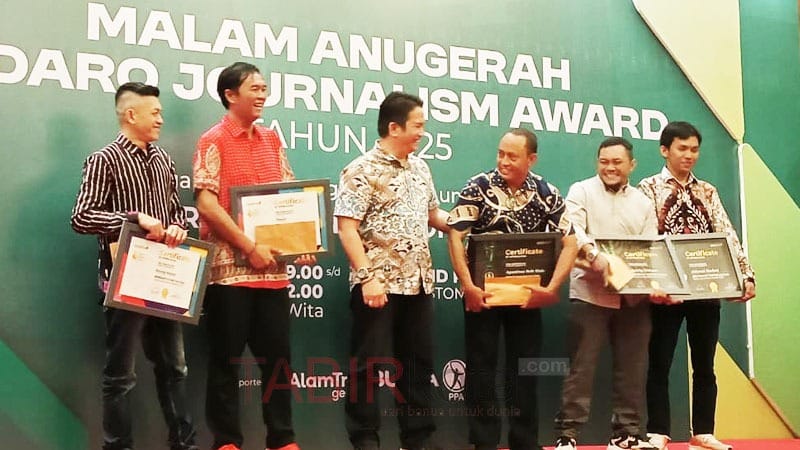 Empat Pewarta PWI Barsel Raih Penghargaan Feature Adaro Journalism Award 2025