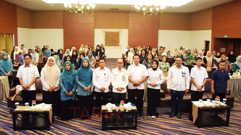 Asisten I Setda Tabalong Wakili Bupati Buka Bimtek Peningkatan Kapasitas Kader Posyandu Desa