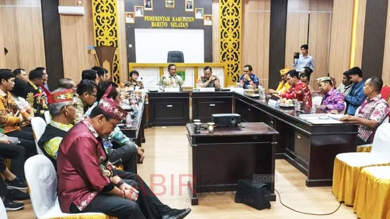 Mediasi PT KNPI dengan Warga Dadahup Diwarnai Walk Out, Wabup Barsel Minta Musyawarah Dijaga