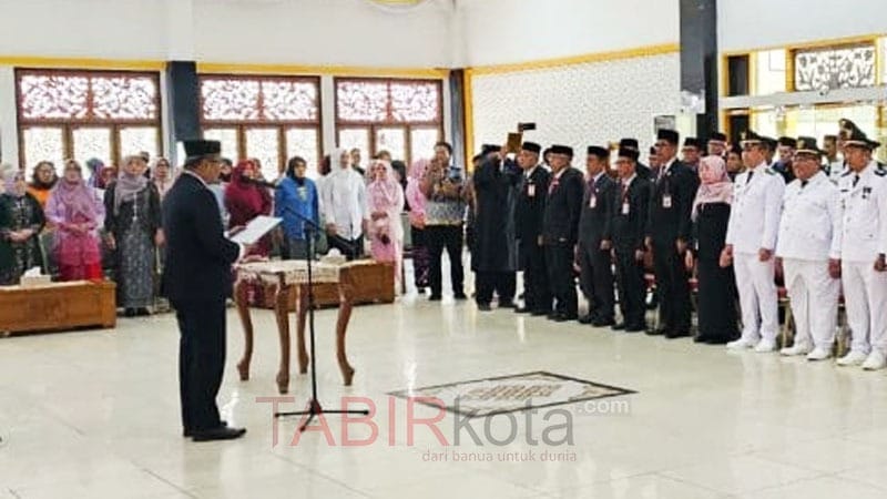 Lantik Sembilan Pejabat Tinggi Pratama, Bupati Tabalong Tekankan Pentingnya Membangun ASN Smart