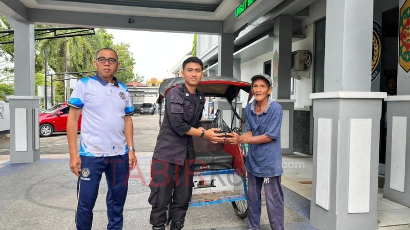 Tebar Manfaat, Rutan Barabai Bagikan Sembako untuk Warga Sekitar