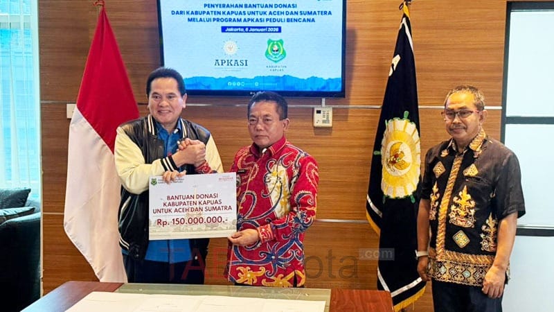Peduli Bencana, Bupati Kapuas Serahkan Bantuan Kemanusiaan untuk Aceh dan Sumatera