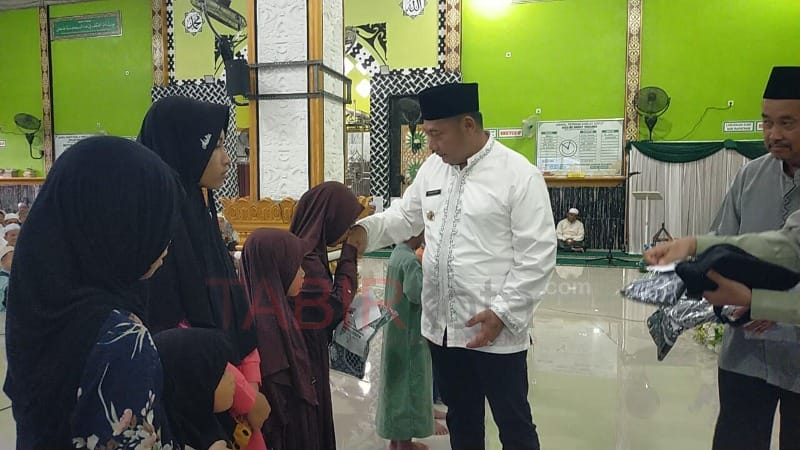Safari Ramadan di Alat, Bupati HST Ajak Warga Tingkatkan Iman