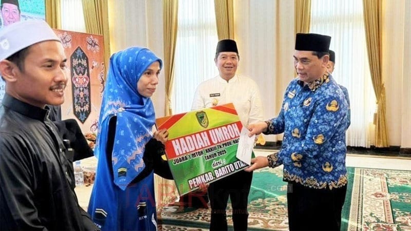 Bupati Barut Berikan Bonus dan Berangkatkan Umrah Juara MTQH XXXIII Kalteng