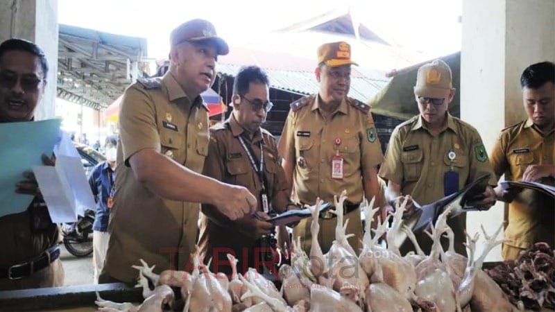 Pastikan Stabilitas Harga dan Stok Bapok, Wabup Kapuas Pimpin Sidak di Pasar Blok R