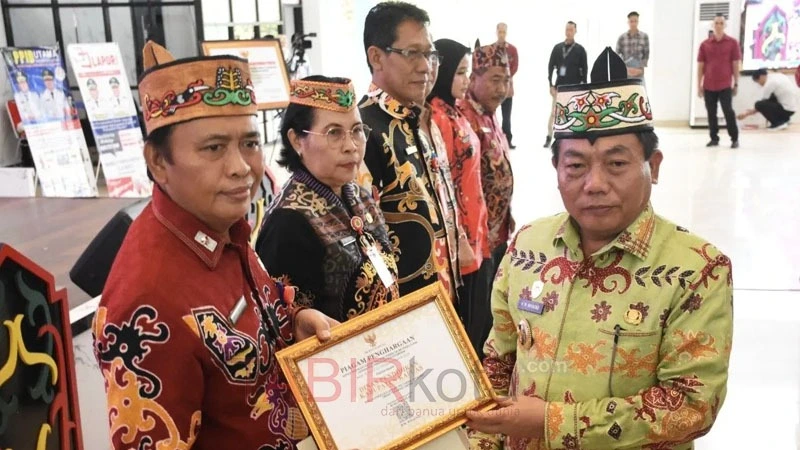 Buka Bimtek Pengelolaan PPID, Bupati Kapuas Harap Kualitas Pelayanan Informasi Meningkat