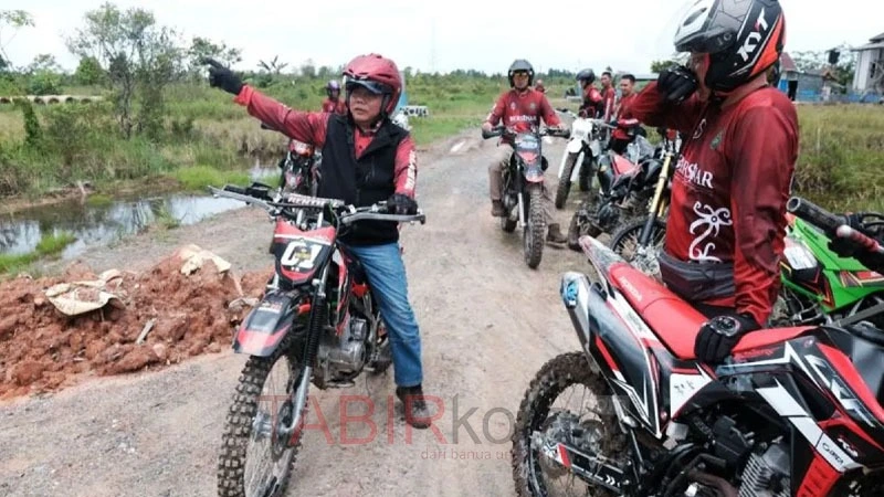 Pastikan Pembangunan Sesuai Rencana, Bupati Kapuas Tinjau Jalan dan Program Ketahanan Pangan