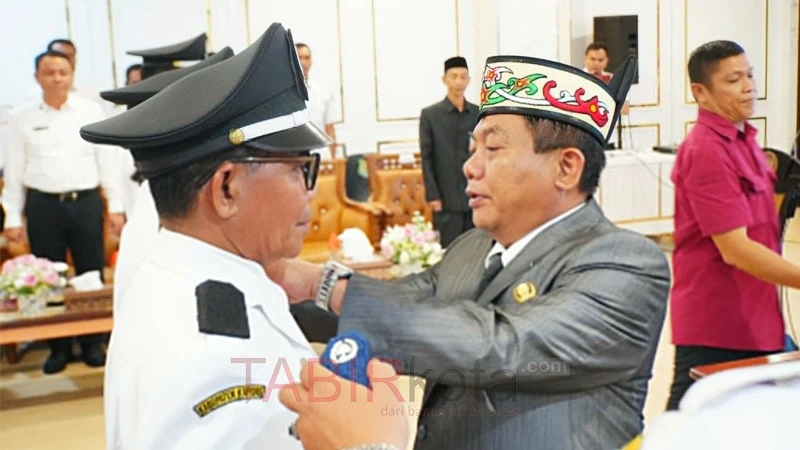 Lantik Pj Pambakal dan Anggota BPD, Bupati Kapuas Ingatkan Jabatan adalah Amanah