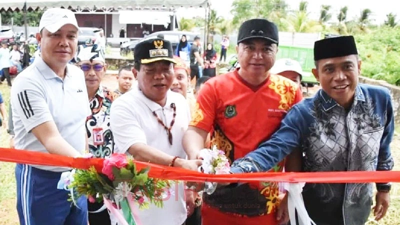 Resmikan Kantor Kelurahan Selat Hulu, Bupati Kapuas Minta Aparatur Tingkatkan Disiplin dan Pelayanan Publik