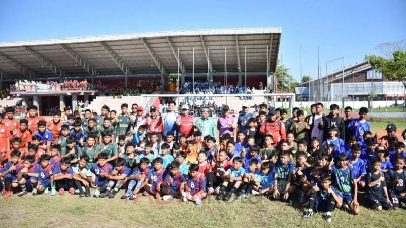 Buka Turnamen Sepak Bola Usia Dini Piala Kadisdik, Bupati Kapuas Komitmen Dukung Pemajuan Olahraga