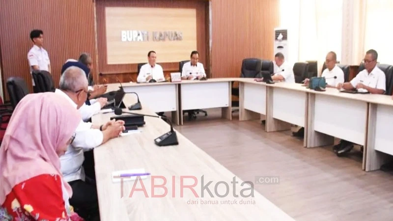 Pimpin Rapat Persiapan Seleksi Dewas Perumda Tirta Pambelom, Sekda Kapuas: Harus Transparan