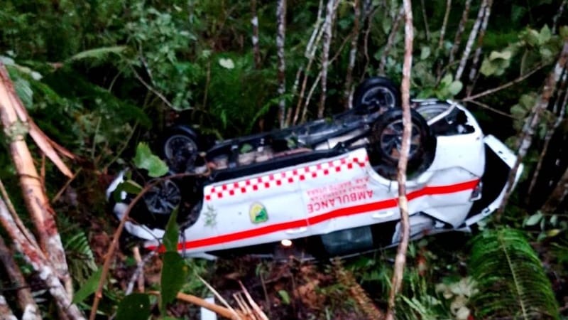 Bawa Ibu Hamil Rujukan ke RSUD Puruk Cahu, Ambulans Puskesmas Butong Barut Masuk Jurang