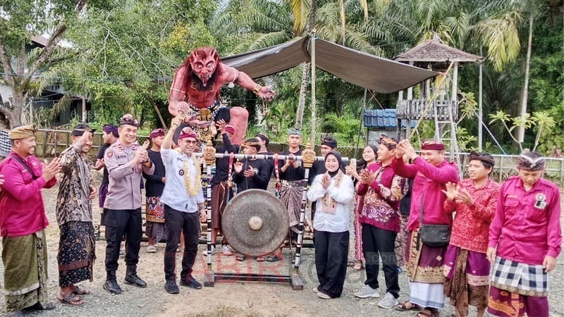Buka Upacara Adat Pangrupukan, Wabup Kotabaru Tekankan Pentingnya Jaga Kerukunan