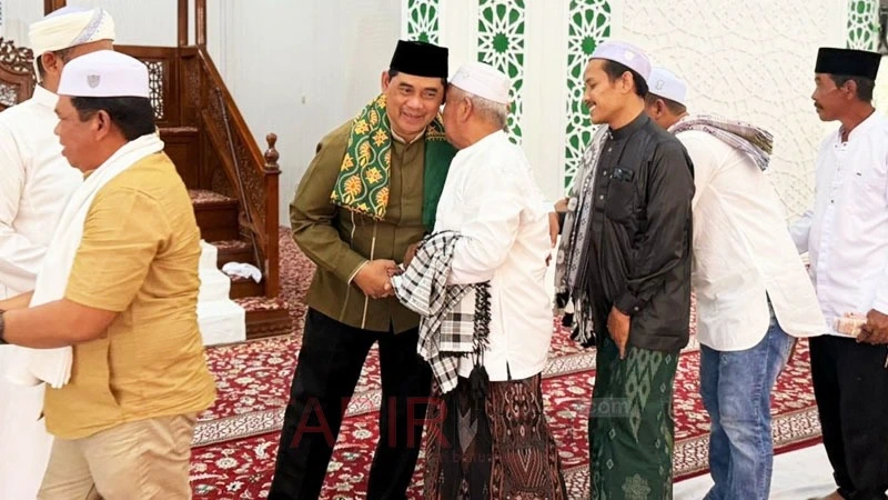 Shalat Jumat di Masjid Raya Shiratal Mustaqim, Bupati Barut Serap Aspirasi Masyarakat