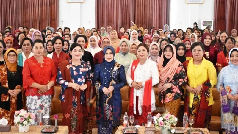 Buka Lomba Kebaya Kartini, Ketua TP PKK Kapuas Ajak Perkuat Peran Perempuan