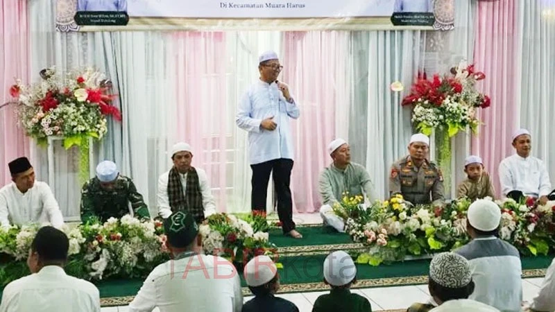 Safari Ramadan di Masjid Jami Darussalam Muara Harus, Bupati Paparkan Program Satu Desa Satu Da’i