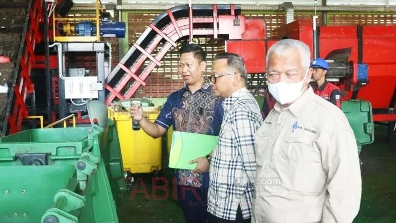 Pelajari Teknologi Pengelolaan Sampah, Bupati Tabalong Pimpin Kunker ke TPS3R Menteng Atas Jaksel