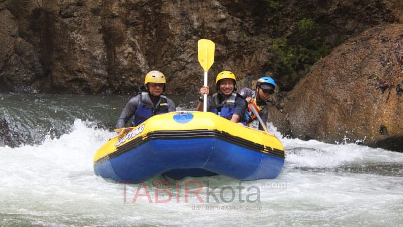 Napak Tilas 3: Mengarungi Derasnya Jeram Sungai Pakelan Atas