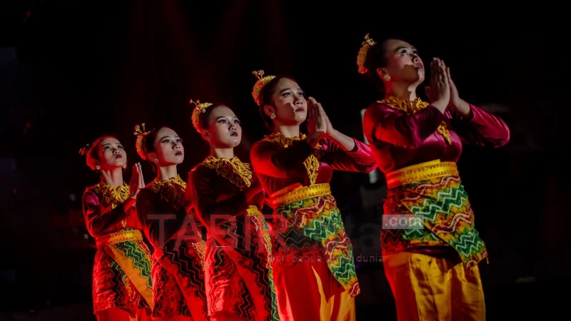 Tampilkan Siswi SMAN 4 Barabai di FBS Kotabaru, Pemkab HST Kenalkan Kuntau Lewat Tarian