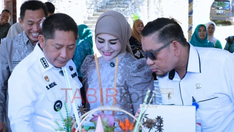 Biasakan Anak Makan Ikan, Bupati HST Dorong Gizi dan Kesehatan Keluarga