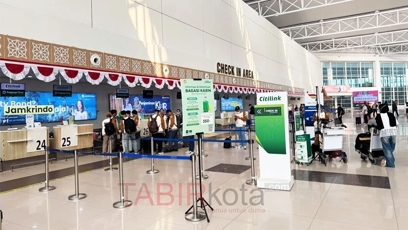 Bandara Soekarno-Hatta Tutup Imbas Erupsi GAK, Ribuan Penumpang di Bandara Syamsudin Noor Gagal Terbang