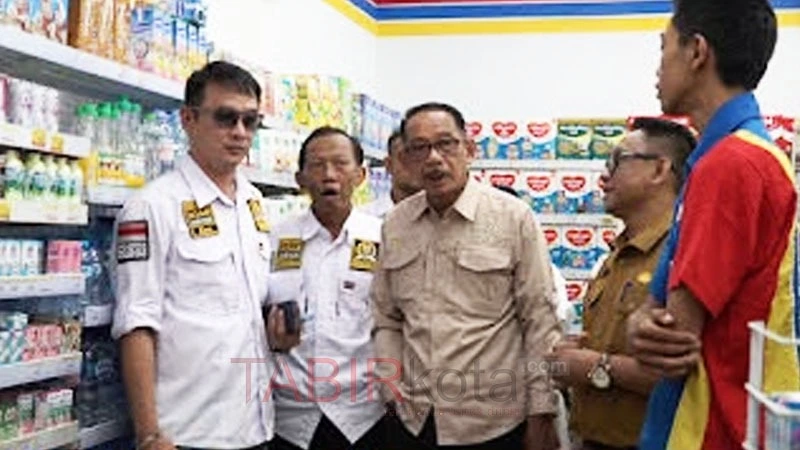 Respons Keluhan Warga, DPRD Kotabaru Sidak Minimarket Cari Penyebab Kelangkaan Susu UHT
