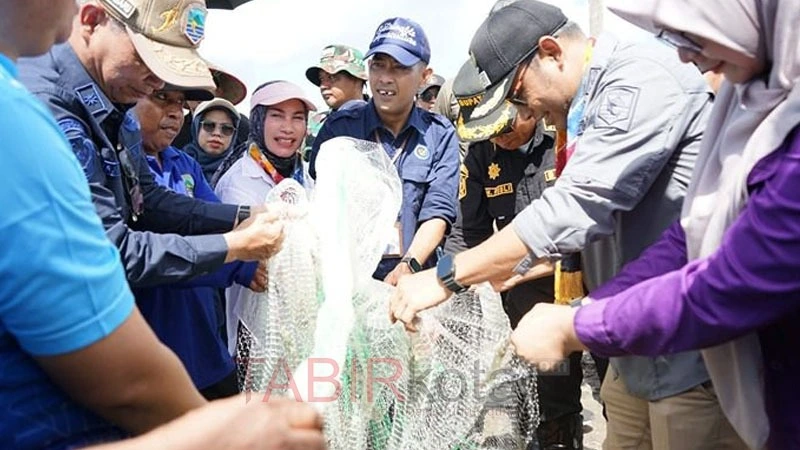 Hadiri Panen Udang Vaname, Ketua DPRD Kotabaru Komitmen Dukung Pengembangan Sektor Perikanan