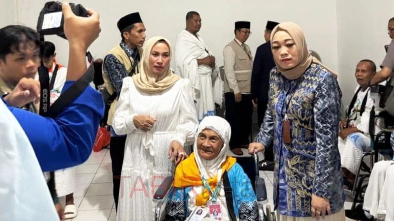 Lepas Keberangkatan Jemaah, Ketua DPRD Kotabaru Doakan Raih Haji Mabrur